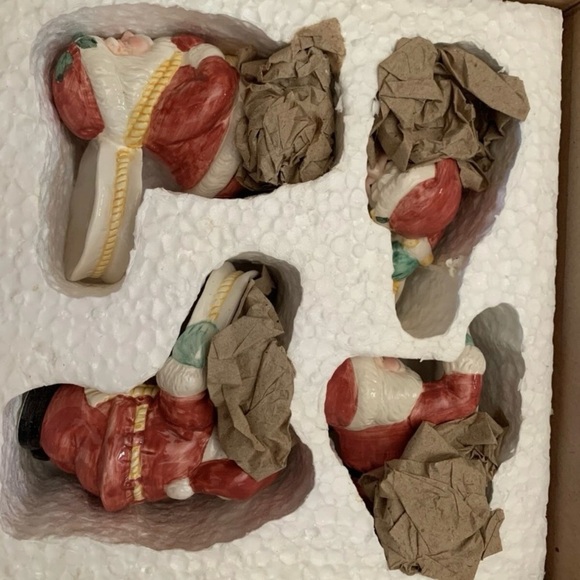 HOUSE OF LLOYD CHRISTMAS AROUND THE WORLD SET OF 4 SANTA NAPKIN RINGS 1996 NIB - Picture 4 of 5